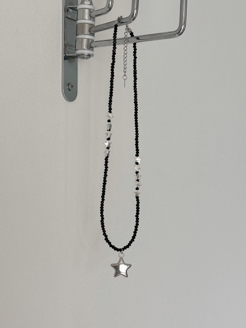 Black beads star necklace