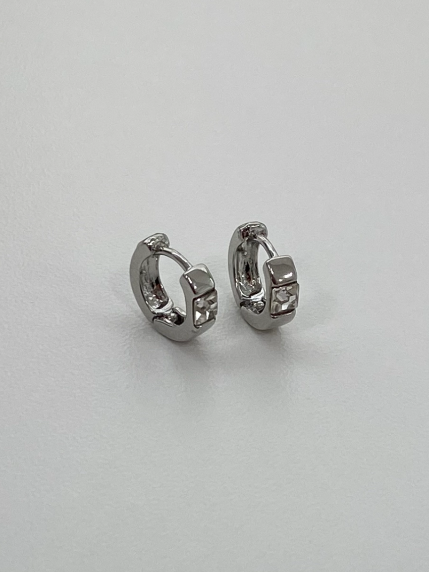 Plain cubic one touch earring